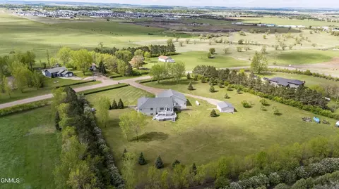 View/Area - 7400 Chestnut Dr, Bismarck, ND 58504 photo 7 of 8