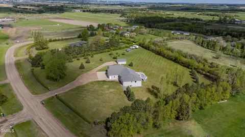 View/Area - 7400 Chestnut Dr, Bismarck, ND 58504 photo 2 of 8