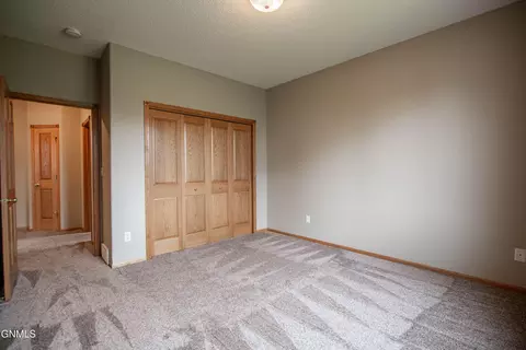 Bedroom - 7400 Chestnut Dr, Bismarck, ND 58504 photo 6 of 8