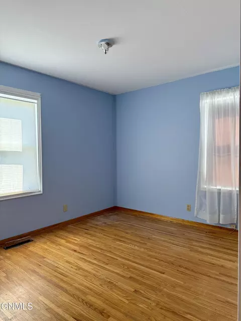 Bedroom - 925 14th Ave W, Williston, ND 58801 photo 2 of 3