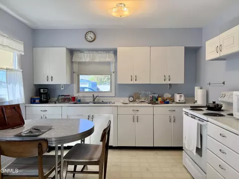 Kitchen - 925 14th Ave W, Williston, ND 58801 photo 1 of 1