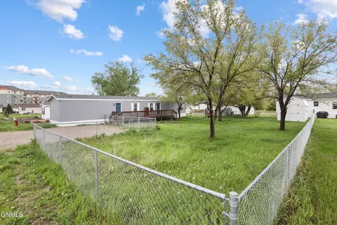 1429 47th St W, Williston, ND 58801 photo 2