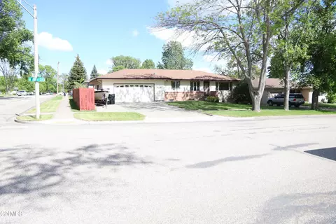 1427 18 St, Bismarck, ND 58501