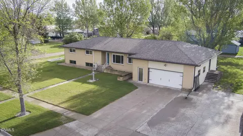805 Main St S, Mcclusky, ND 58463