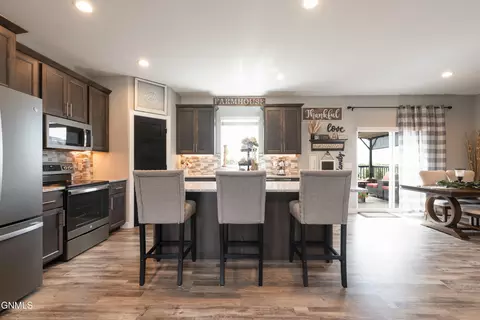 4808 Cornice Lp, Bismarck, ND 58503 photo 9