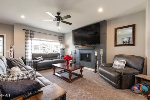 4808 Cornice Lp, Bismarck, ND 58503 photo 8