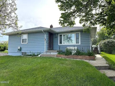 324 10th Ave NE, Jamestown, ND 58401