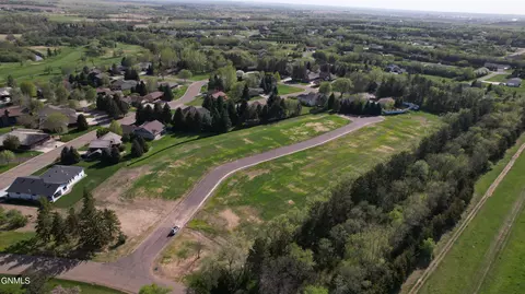 8830 Range Pl, Bismarck, ND 58501