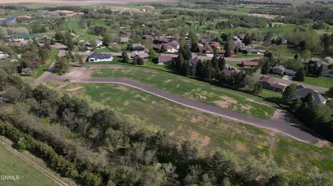 8830 Range Pl, Bismarck, ND 58501 photo 11