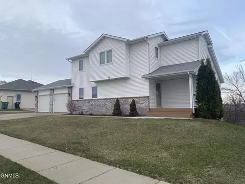 1801 26th St, Bismarck, ND 58501