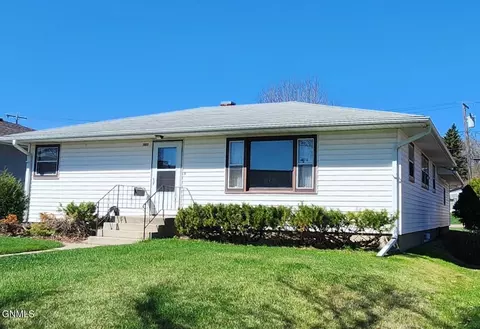 1027 2nd Ave NW, Valley City, ND 58072