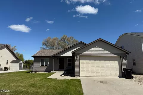 2618 Bradford Ct, Williston, ND 58801 photo 2