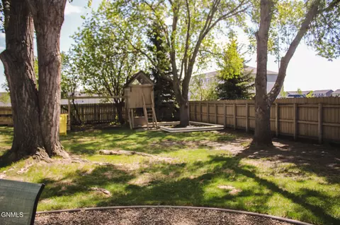 Exterior - 3219 Devon Dr, Bismarck, ND 58504 photo 13 of 14