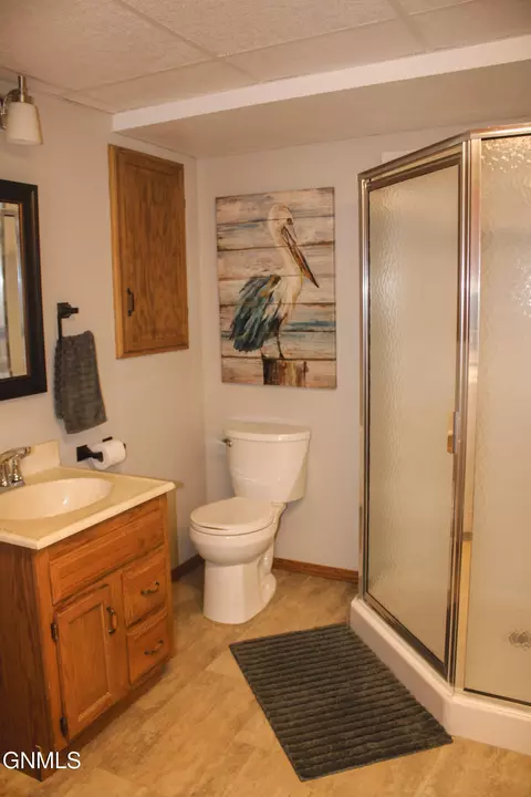 Bath - 3219 Devon Dr, Bismarck, ND 58504 photo 6 of 6