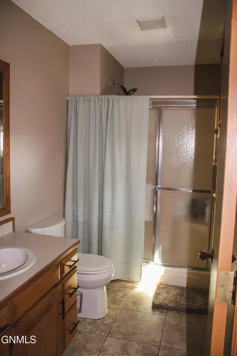 Bath - 3219 Devon Dr, Bismarck, ND 58504 photo 2 of 6