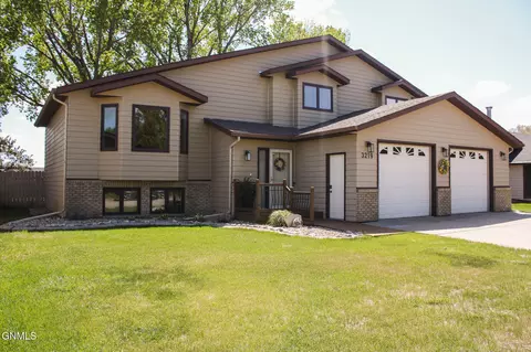 Exterior - 3219 Devon Dr, Bismarck, ND 58504 photo 2 of 14