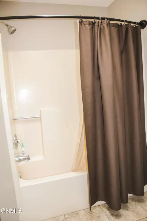Bath - 3219 Devon Dr, Bismarck, ND 58504 photo 5 of 6