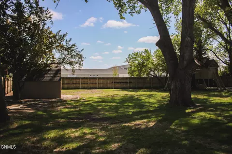 Exterior - 3219 Devon Dr, Bismarck, ND 58504 photo 10 of 14