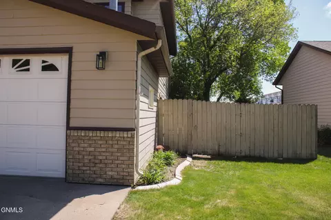 Exterior - 3219 Devon Dr, Bismarck, ND 58504 photo 3 of 14