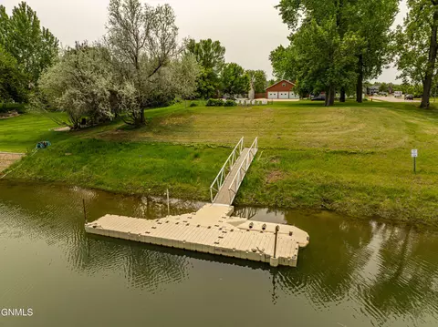 4710 Harbor Trl SE, Mandan, ND 58554
