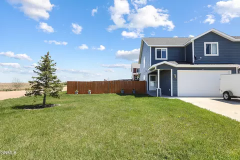 5826 Anna Ave, Williston, ND 58801 photo 2