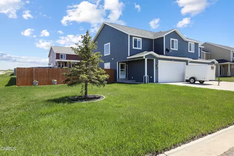 5826 Anna Ave, Williston, ND 58801