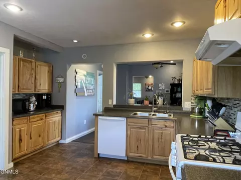Kitchen - 950 3rd St N, Carrington, ND 58421 photo 6 of 8