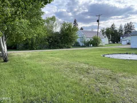Exterior - 950 3rd St N, Carrington, ND 58421 photo 6 of 6