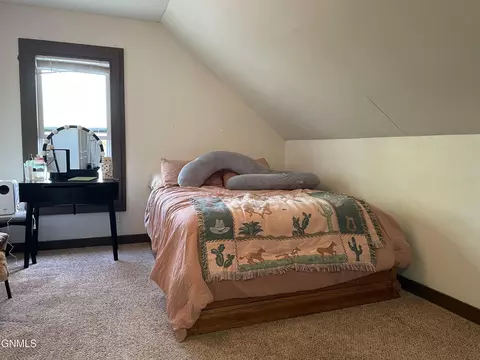 Bedroom - 950 3rd St N, Carrington, ND 58421 photo 3 of 6