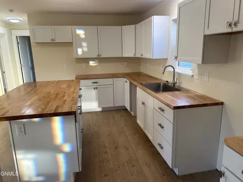 3114 Pheasant Run Pkwy, Williston, ND 58801 photo 8