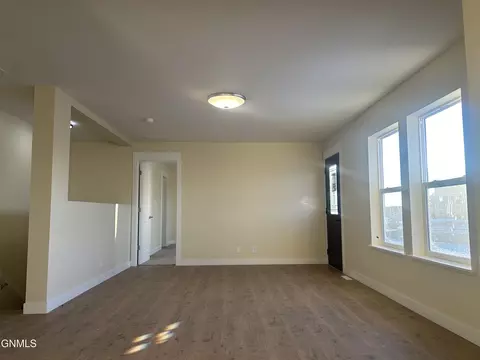 3114 Pheasant Run Pkwy, Williston, ND 58801 photo 5