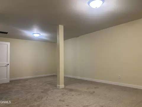 3114 Pheasant Run Pkwy, Williston, ND 58801 photo 26