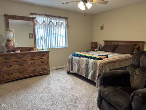 4918 Windsor St, Bismarck, ND 58503 photo 12
