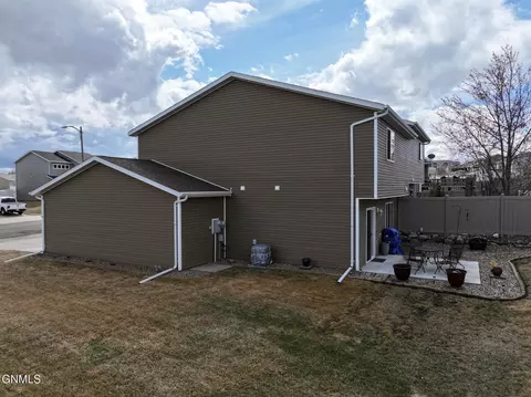 4918 Windsor St, Bismarck, ND 58503 photo 32