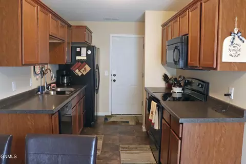 4918 Windsor St, Bismarck, ND 58503 photo 7
