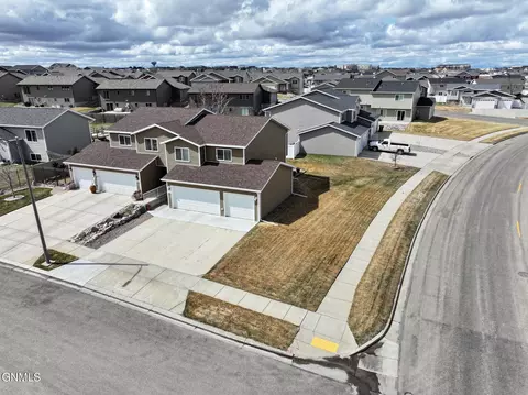 4918 Windsor St, Bismarck, ND 58503 photo 35