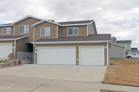 4918 Windsor St, Bismarck, ND 58503 photo 29