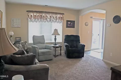 4918 Windsor St, Bismarck, ND 58503 photo 3