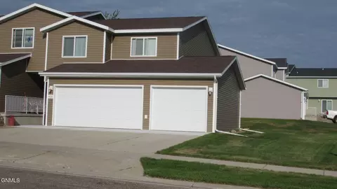 4918 Windsor St, Bismarck, ND 58503