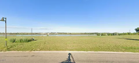 6032 Misty Waters Dr, Bismarck, ND 58503