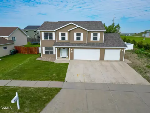 5115 37th Ave NW, Mandan, ND 58554