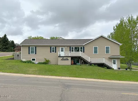 723 4th Ave E, Dickinson, ND 58601 photo 1