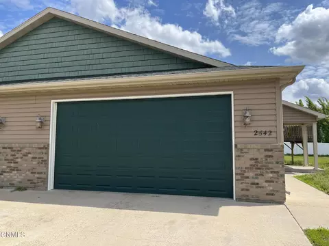 2642 Dakota Blvd, Dickinson, ND 58601