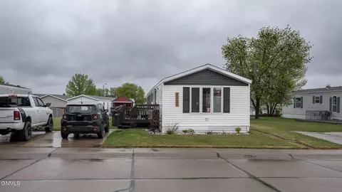 4731 British Dr, Bismarck, ND 58503