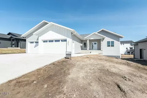4001 Nickel St, Bismarck, ND 58503