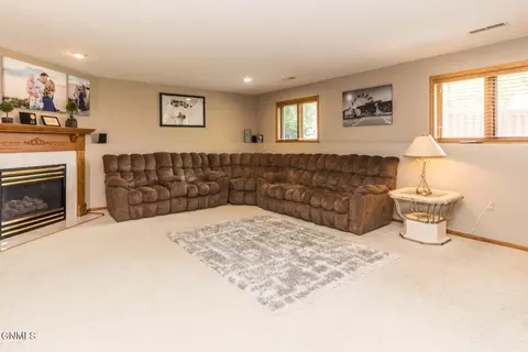 902 St Thomas Trl NW, Mandan, ND 58554 photo 27