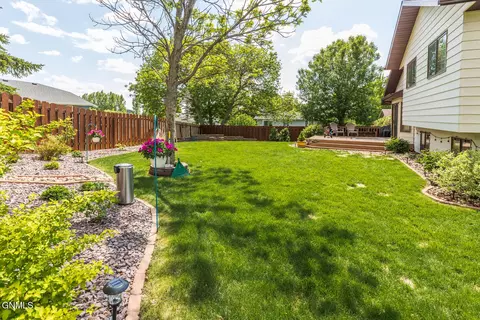 902 St Thomas Trl NW, Mandan, ND 58554 photo 29
