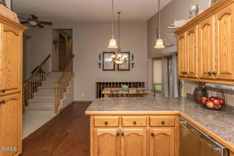 902 St Thomas Trl NW, Mandan, ND 58554 photo 12