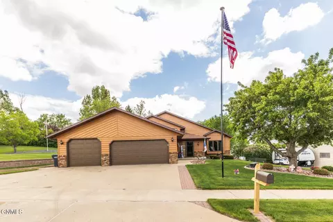 902 St Thomas Trl NW, Mandan, ND 58554 photo 3