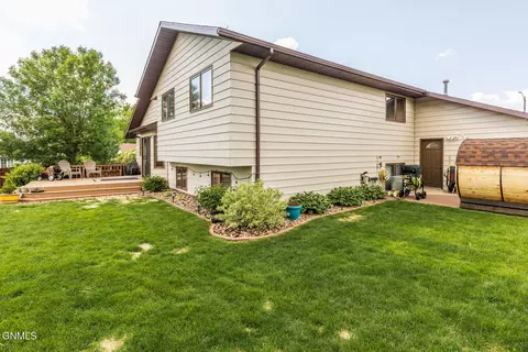 902 St Thomas Trl NW, Mandan, ND 58554 photo 33